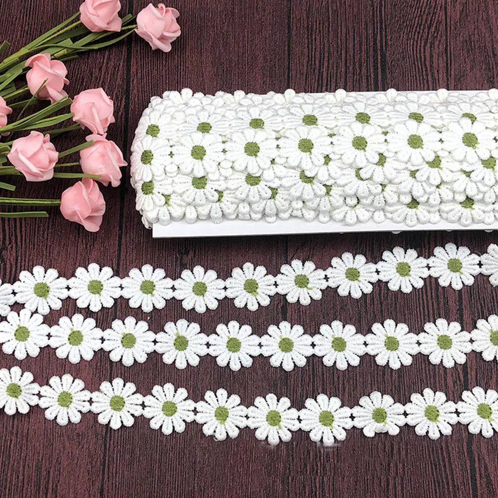 2.4CM Wide Beautiful White Embroidered Daisy Lace Fabric 3d Flowers Lace Ribbon Dress Collar Hats Headwear Sewing Trimming Decor