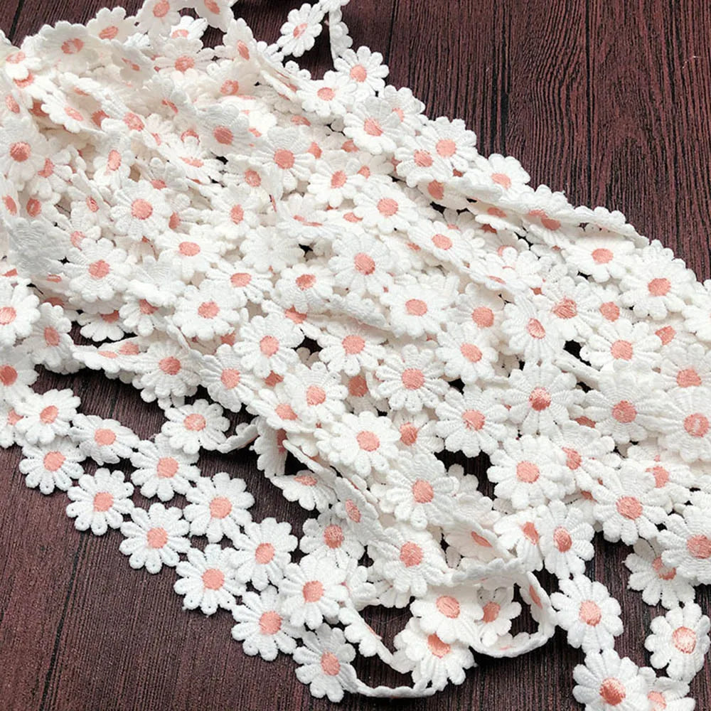 2.4CM Wide Beautiful White Embroidered Daisy Lace Fabric 3d Flowers Lace Ribbon Dress Collar Hats Headwear Sewing Trimming Decor