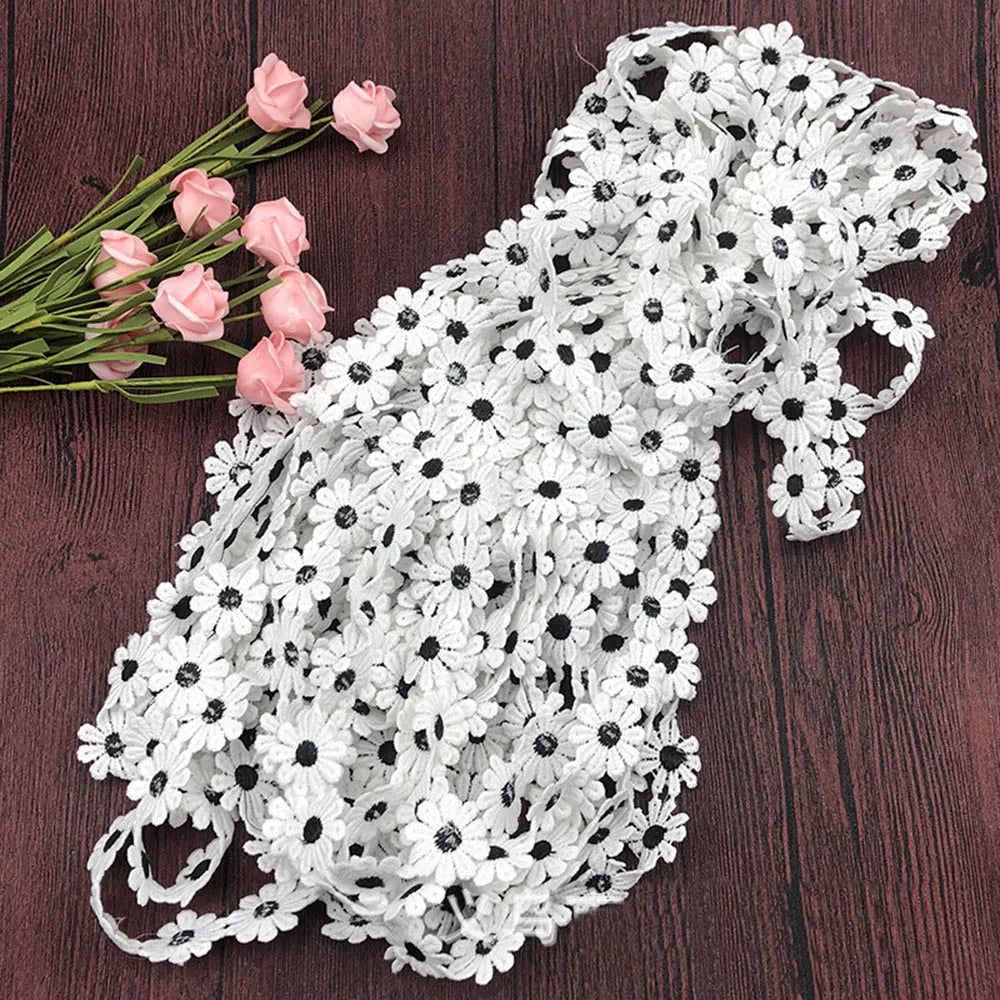 2.4CM Wide Beautiful White Embroidered Daisy Lace Fabric 3d Flowers Lace Ribbon Dress Collar Hats Headwear Sewing Trimming Decor