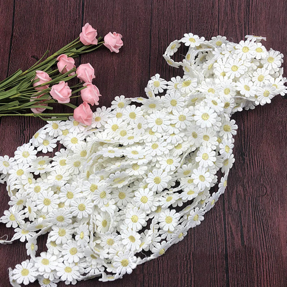 2.4CM Wide Beautiful White Embroidered Daisy Lace Fabric 3d Flowers Lace Ribbon Dress Collar Hats Headwear Sewing Trimming Decor