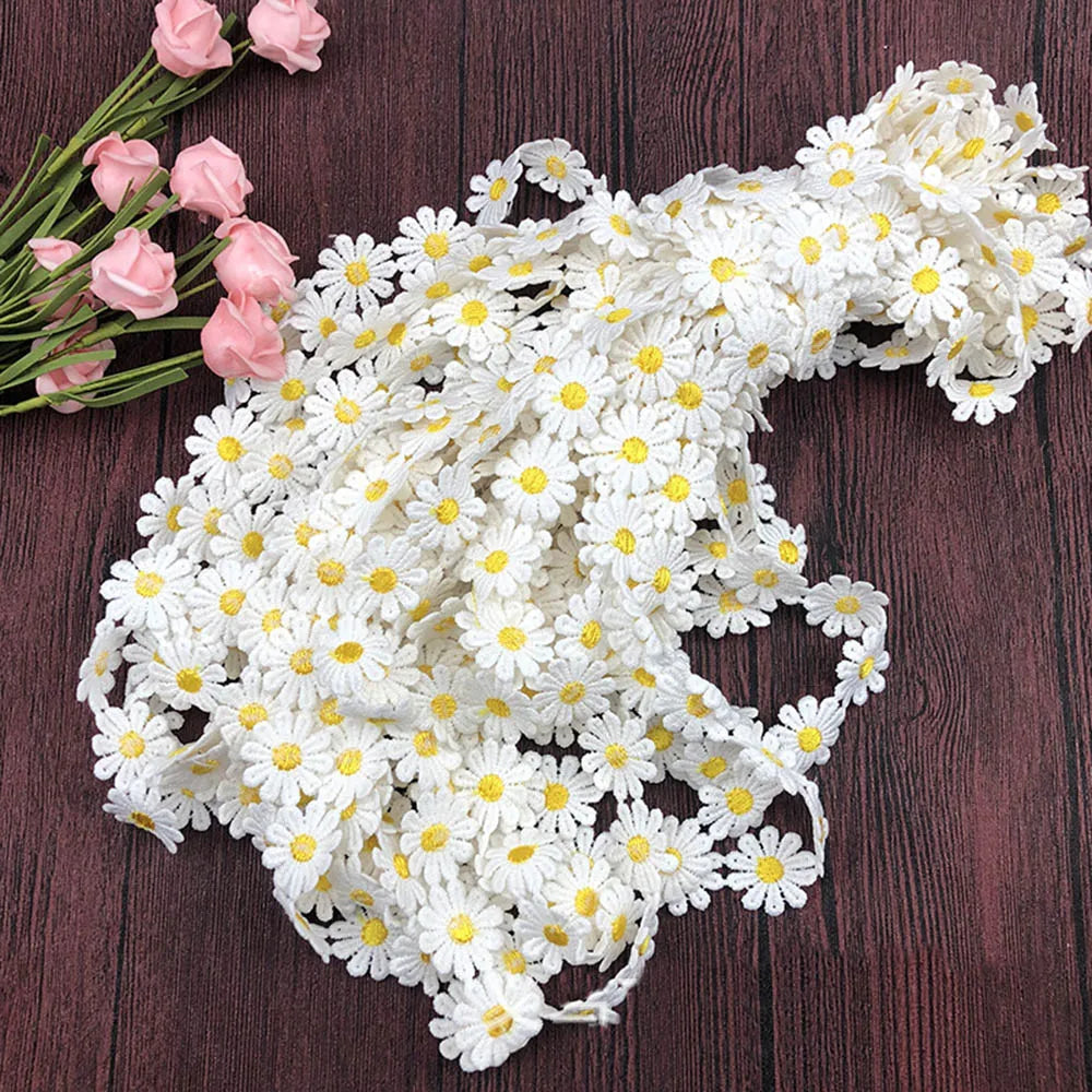 2.4CM Wide Beautiful White Embroidered Daisy Lace Fabric 3d Flowers Lace Ribbon Dress Collar Hats Headwear Sewing Trimming Decor